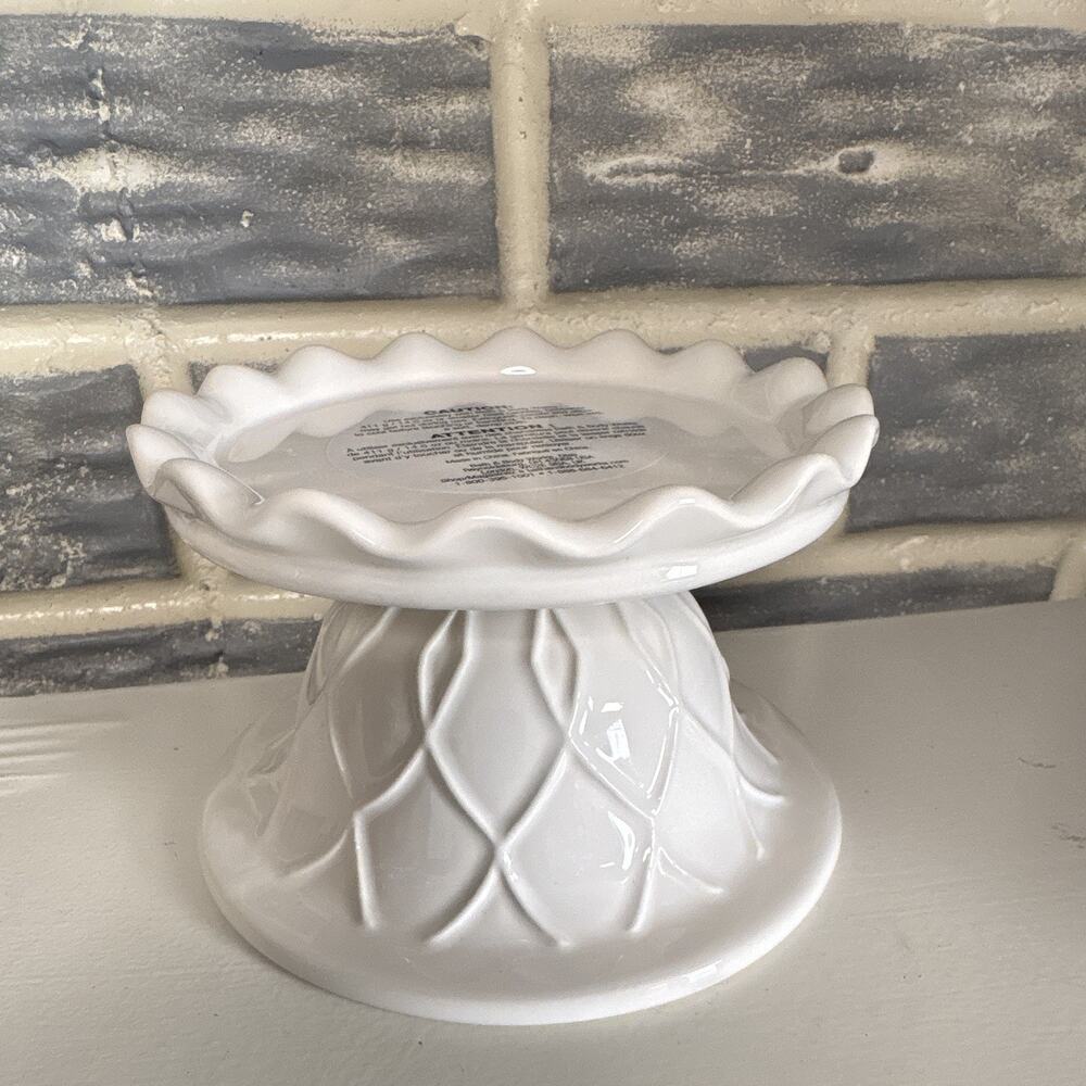Bath & Body Works White Glossy Ceramic Round Pedestal Ruffled Candle Holder